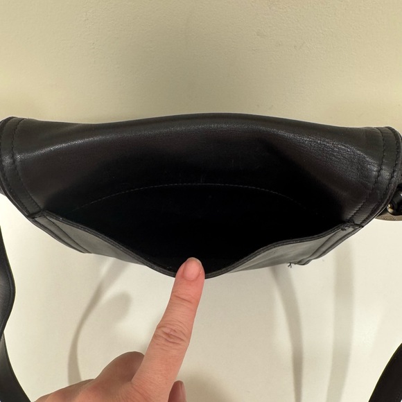 Early 90s Vintage Coach Legacy Flap Messenger Bag
Black Leather (Style J92-6147) - Picture 11 of 15